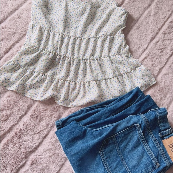 NEW Floral Scalloped Women's Top - Picture 2 of 3